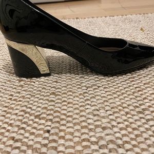 Black leather block heel pump with gold